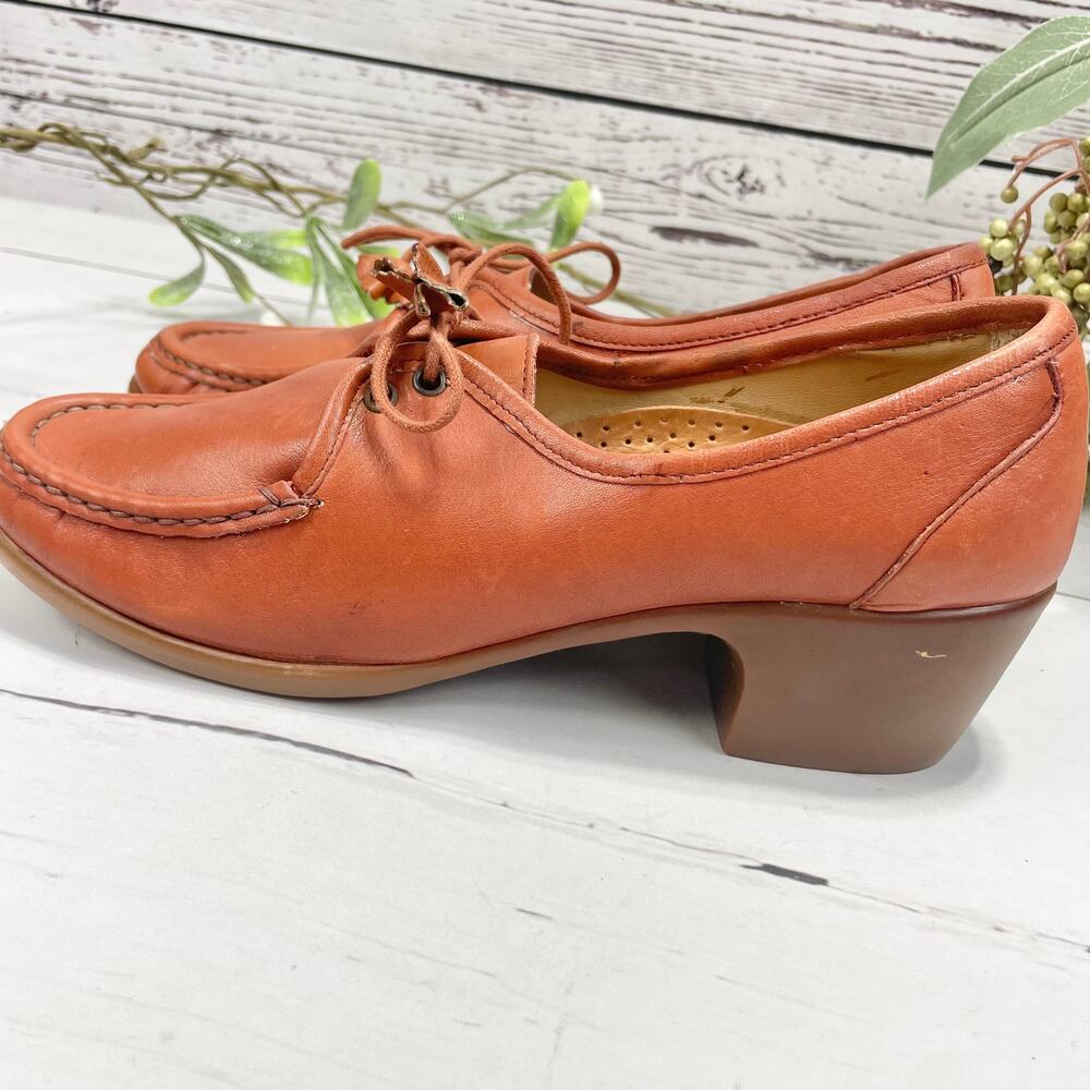 Vintage Clark Burnt Orange Moccasians with Rubber Sole Heel - Picture 6 of 12